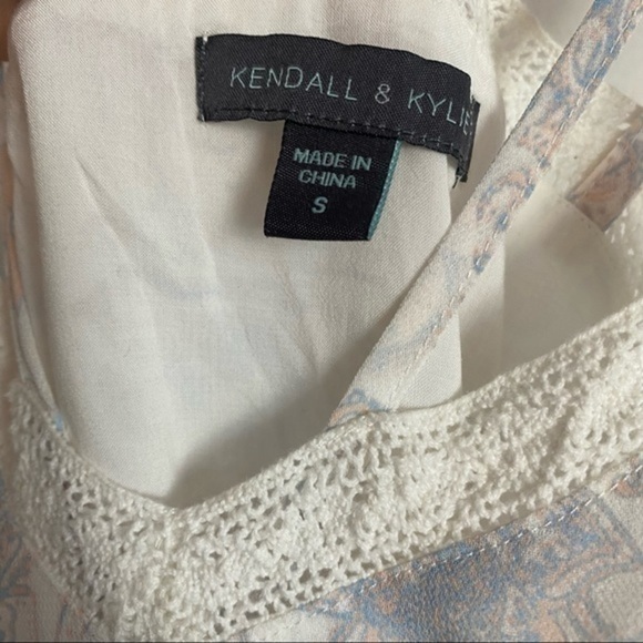 Kendall & Kylie • White Floral Crochet Harness Romper - Picture 6 of 6